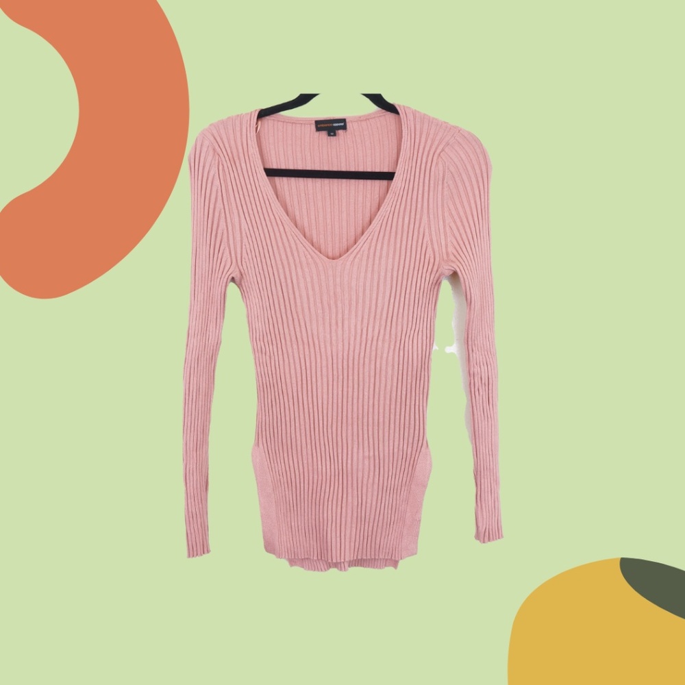 NWOT Ambiance Apparel V-Neck Ribbed Long Sleeve Top with Side Slits Sz M - Blush